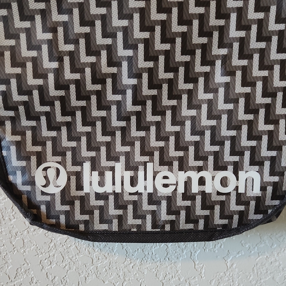 Lululemon Black and White Tote Bag - Picture 2 of 4
